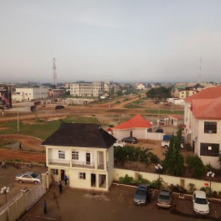 Room In Bb - Immaculate Royal International Hotel Owerri Exterior foto