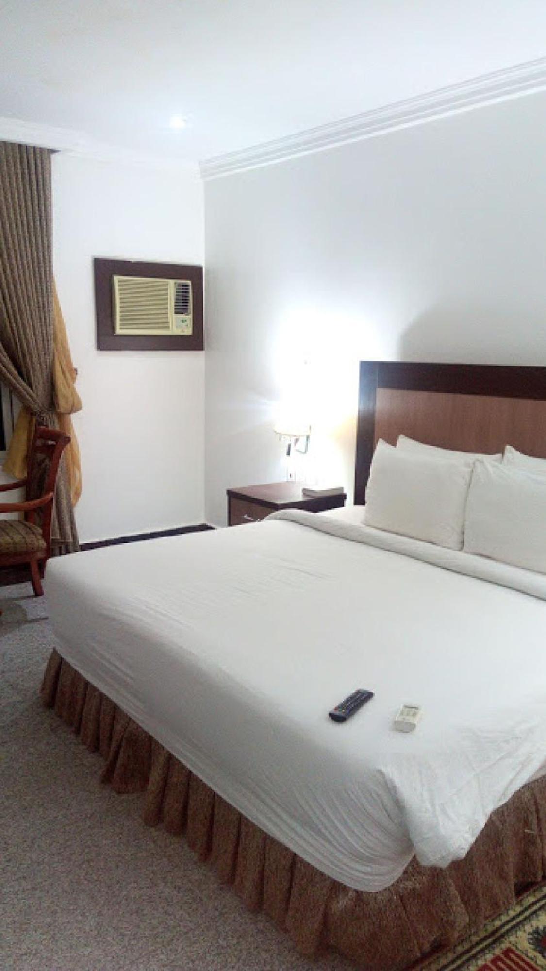 Room In Bb - Immaculate Royal International Hotel Owerri Exterior foto